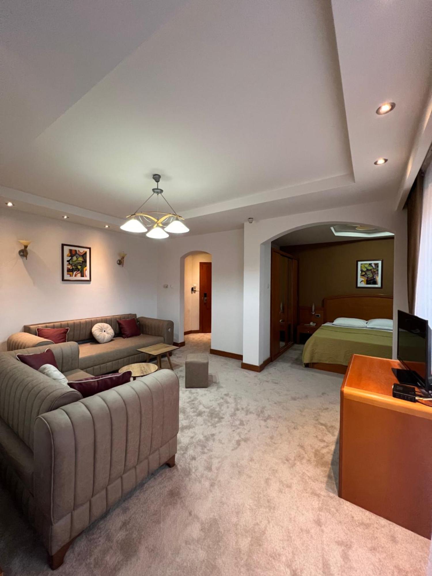 Hotel Princi I Arberit 프리슈티나 외부 사진